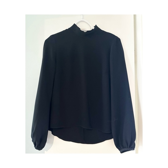 Aritzia Tops - ⚫️ Black Babaton Blouse ⚫️